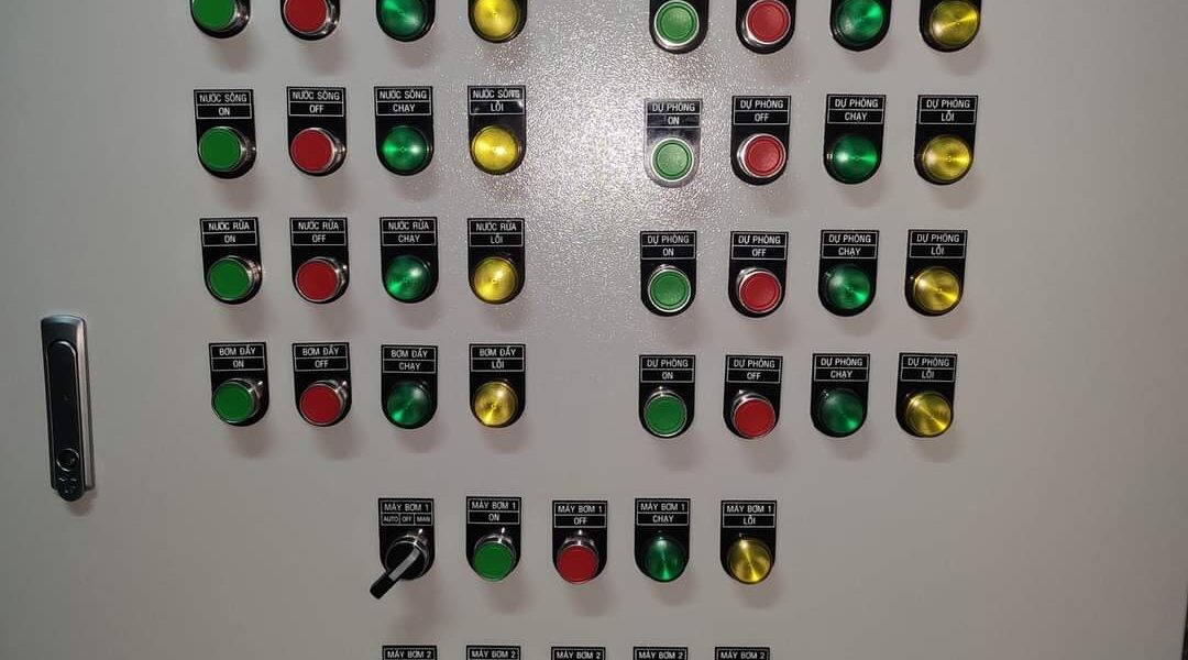 tu điện dieu khien may bom
